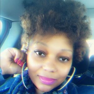 Meet your Posher, Charez